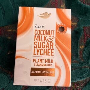 Dove Coconut Milk & Sugar Lychee Plant Milk Cleansing Bar — Orange/White